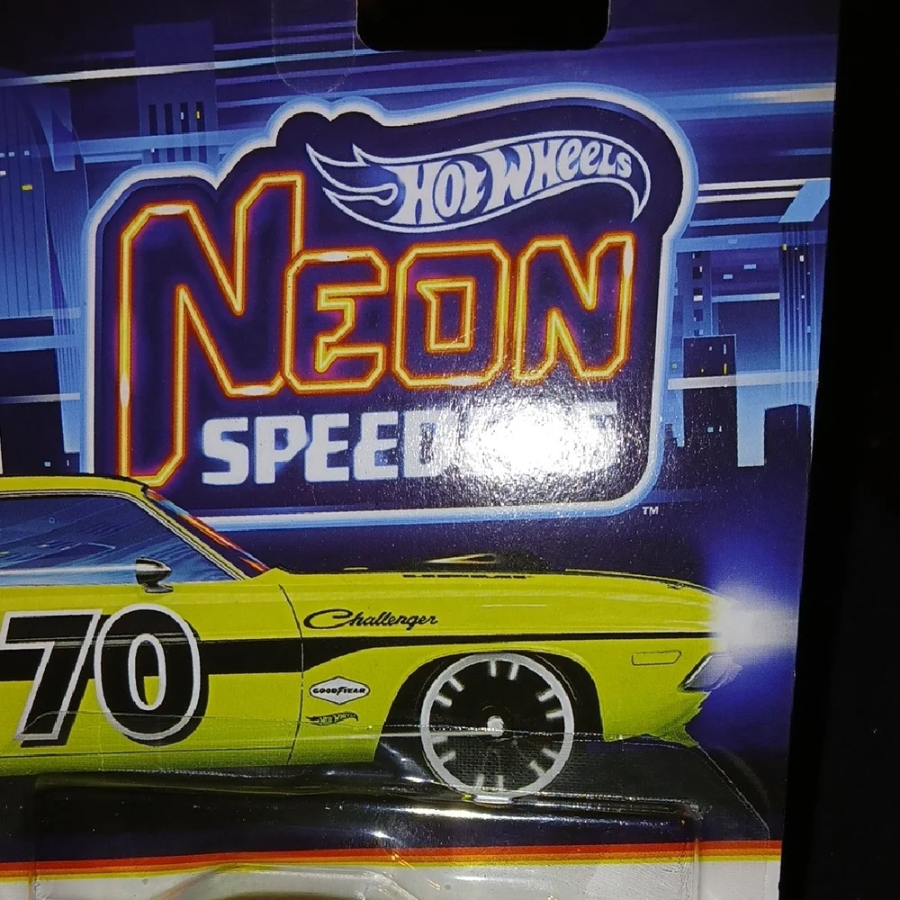 Hot Wheels Neon Speeders '70 Dodge HEMI Challenger - Yellow